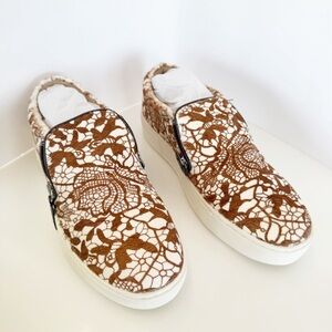 NWT Very Volatile Normande Brown Lace Slip-On Sneakers, Size 9